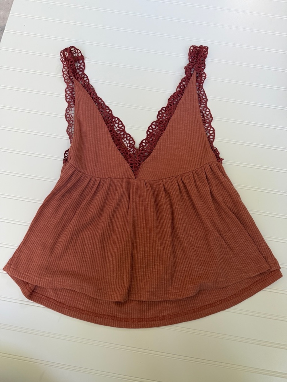 (015)Umgee Rust Red Lace Trim Ribbed Tank Top